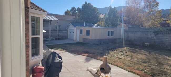 Building Photo - Beautiful house with natural light