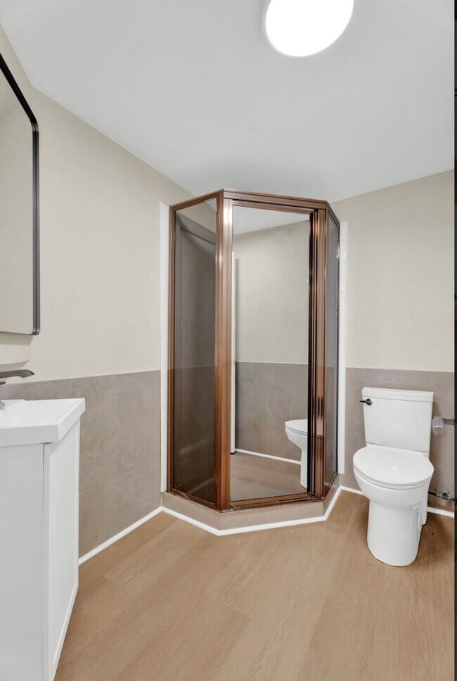 Building Photo - 3BD | 3BTH - HOT TUB - WATER FRONT - NEWLY RENOVATED - ON SYLVAN LAKE