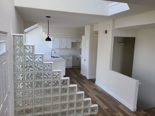 Building Photo - 2 Bed/2.5 Bath plus Large Bonus Room - For...
