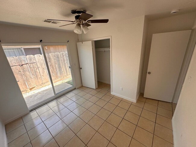 Building Photo - Duplex Home Available Now!