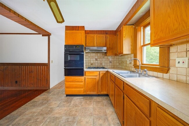 Building Photo - 1503 NY-9G