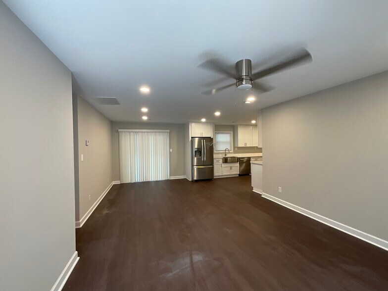 Building Photo - 5425 Herndon Blvd