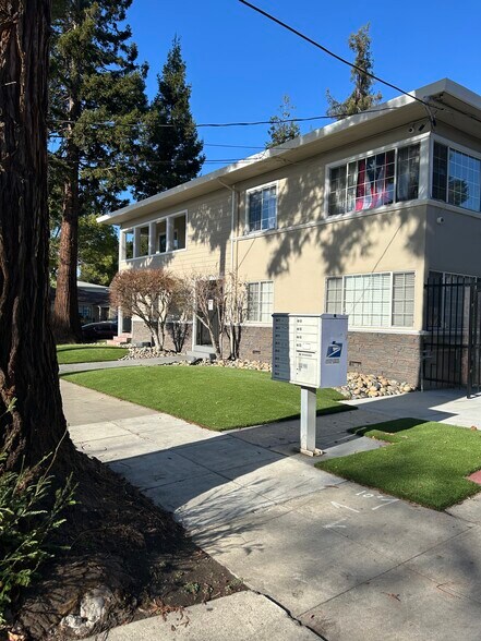 Building Photo - 596 N 2nd St