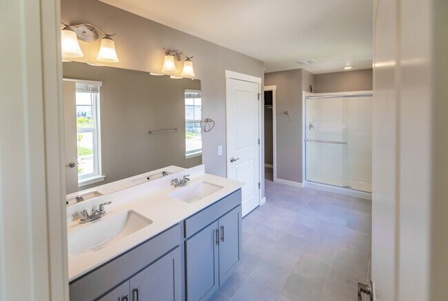 Building Photo - Stunning 4BR House in Berthoud