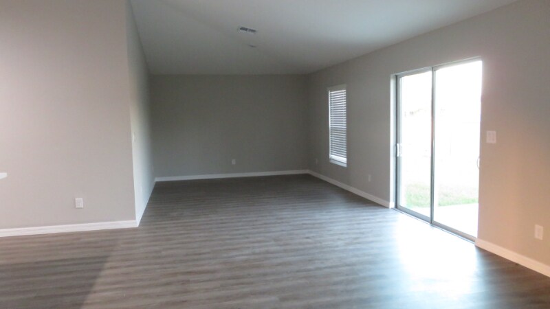 Building Photo - 2605 NE 6th Pl