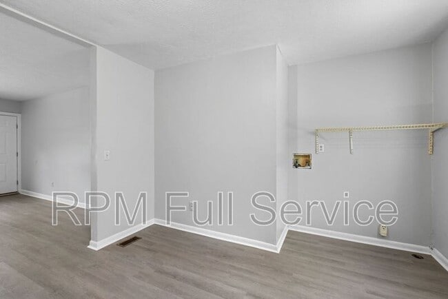 Building Photo - 105 Hubert Dr
