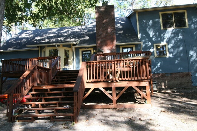 Building Photo - LAKE SHORES