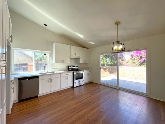 Building Photo - 3 bed, 2 bath located in Riverside!