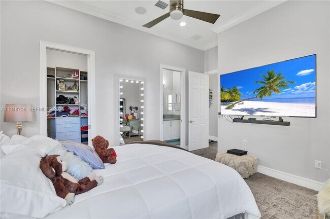 Building Photo - 9728 Bozzano Dr