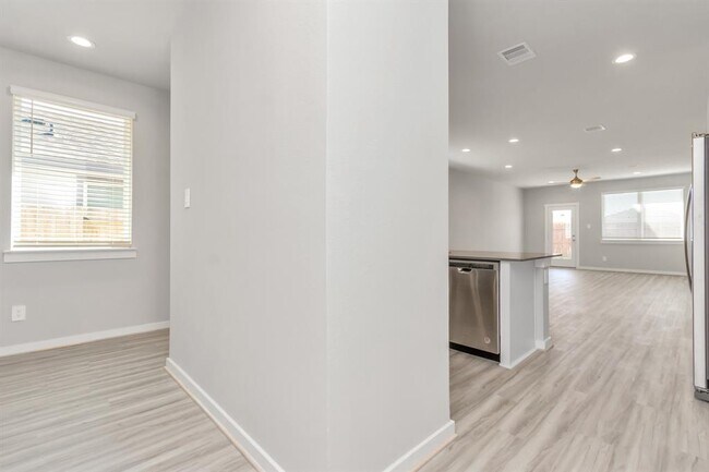 Building Photo - 3020 Gunnersbury Dr