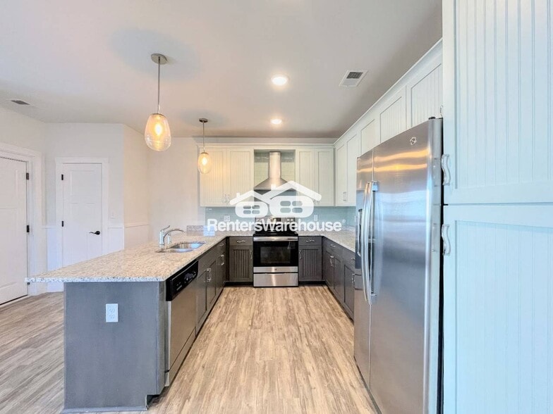 Building Photo - 7922 Shore Dr