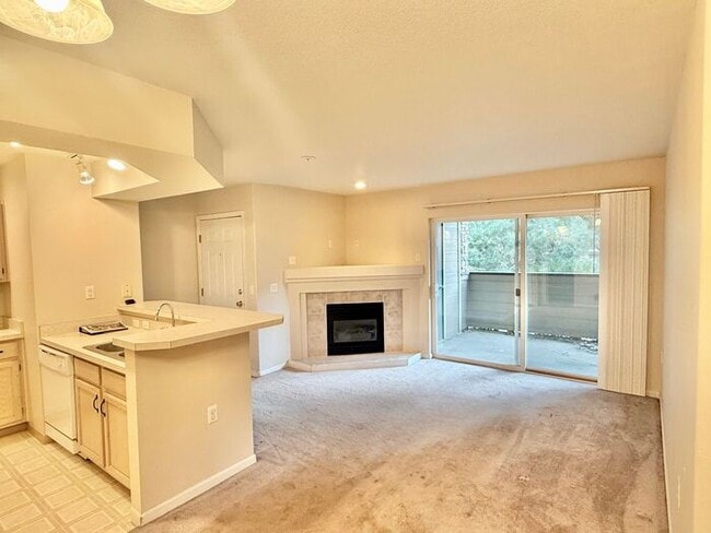 Primary Photo - Cozy Two Bed/Two Bath Condo in Convenient ...