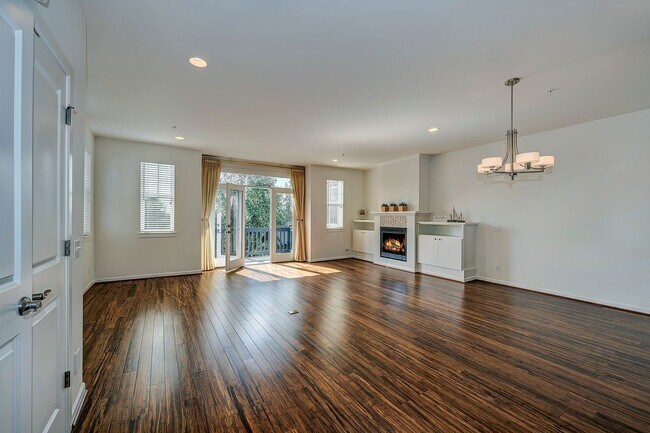 Building Photo - Mukilteo Townhome