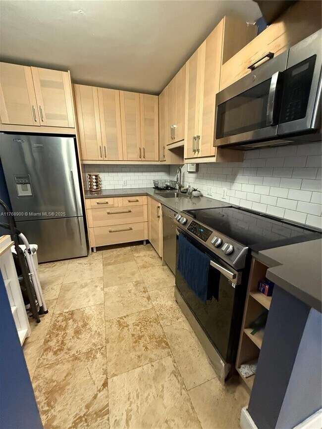 Building Photo - 20335 W Country Club Dr