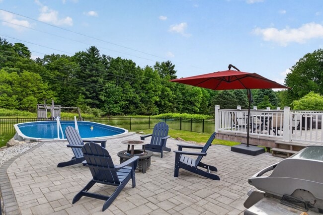 Building Photo - Spacious Stratham Home | Semi-In Ground Pool | Finished Basement | AVAILABLE AUGUST 1st