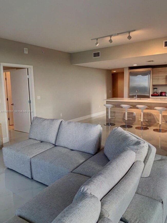 Building Photo - 16385 Biscayne Blvd