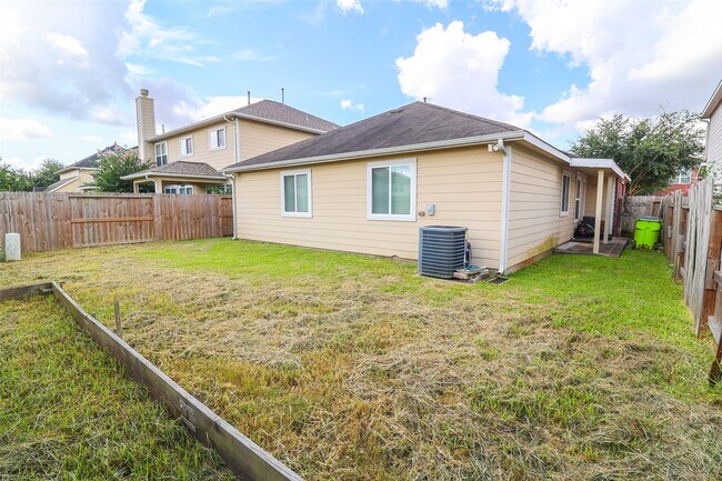 Building Photo - 1023 Aster Rd