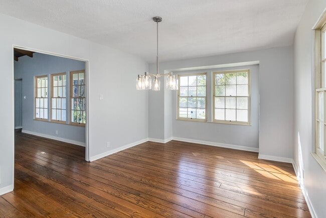 Building Photo - 4668 St Clair Ave