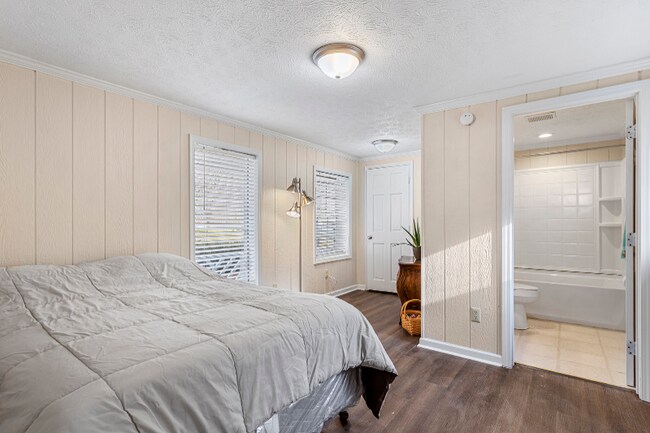 Building Photo - 2268 E Main St