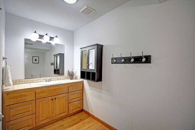 Building Photo - 185 Sky Vista Pl