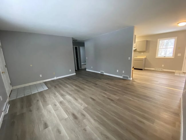 Building Photo - 2 Country Acres Ln