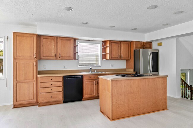 Building Photo - 7810 S Tropical Trail