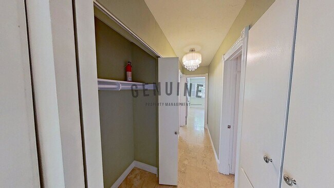 Building Photo - Second Floor Condo in Rossmoor Park Commun...