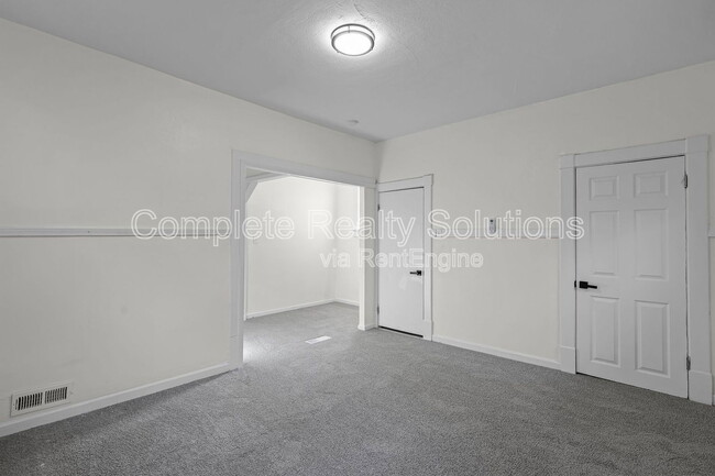 Building Photo - 3011 Miami St
