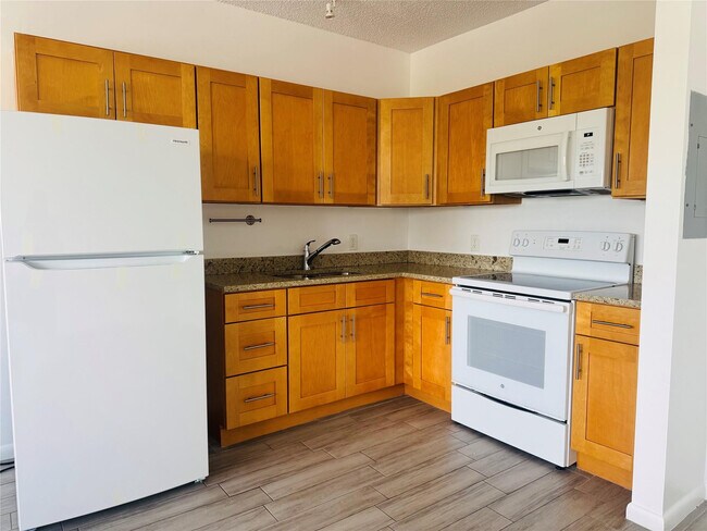 Building Photo - 229 E Commercial Blvd