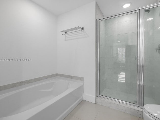 Building Photo - 950 Brickell Bay Dr