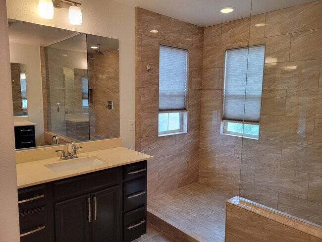Building Photo - Gorgeous Pardee Home – 4 Bed | 3.5 Bath | ...