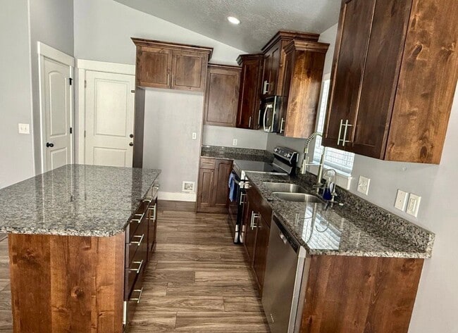 Building Photo - 7081 Hollow View Ct