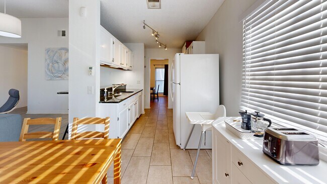 Building Photo - 12827 Independence Ave