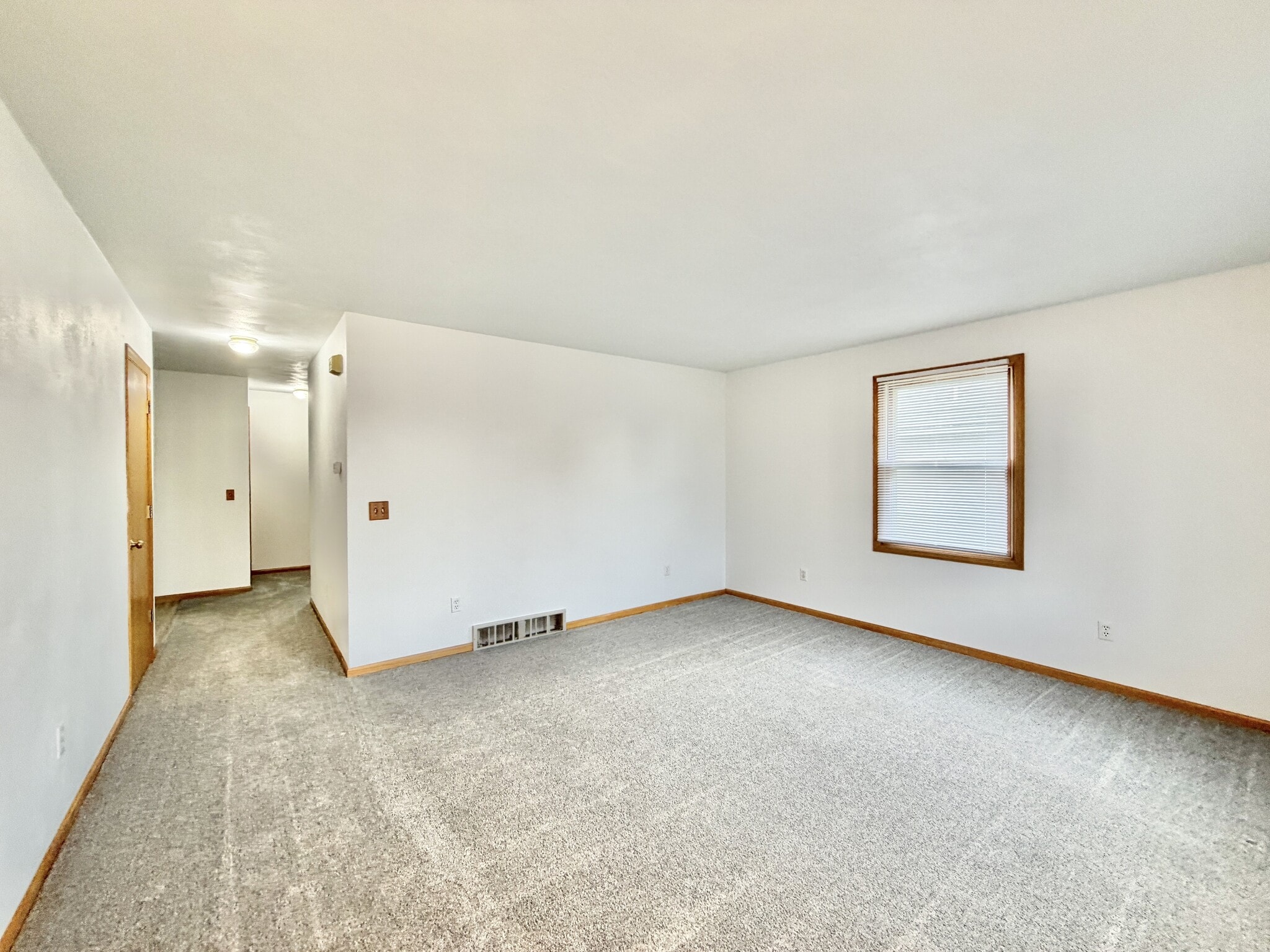 Building Photo - 1124-1126 Brown Dr
