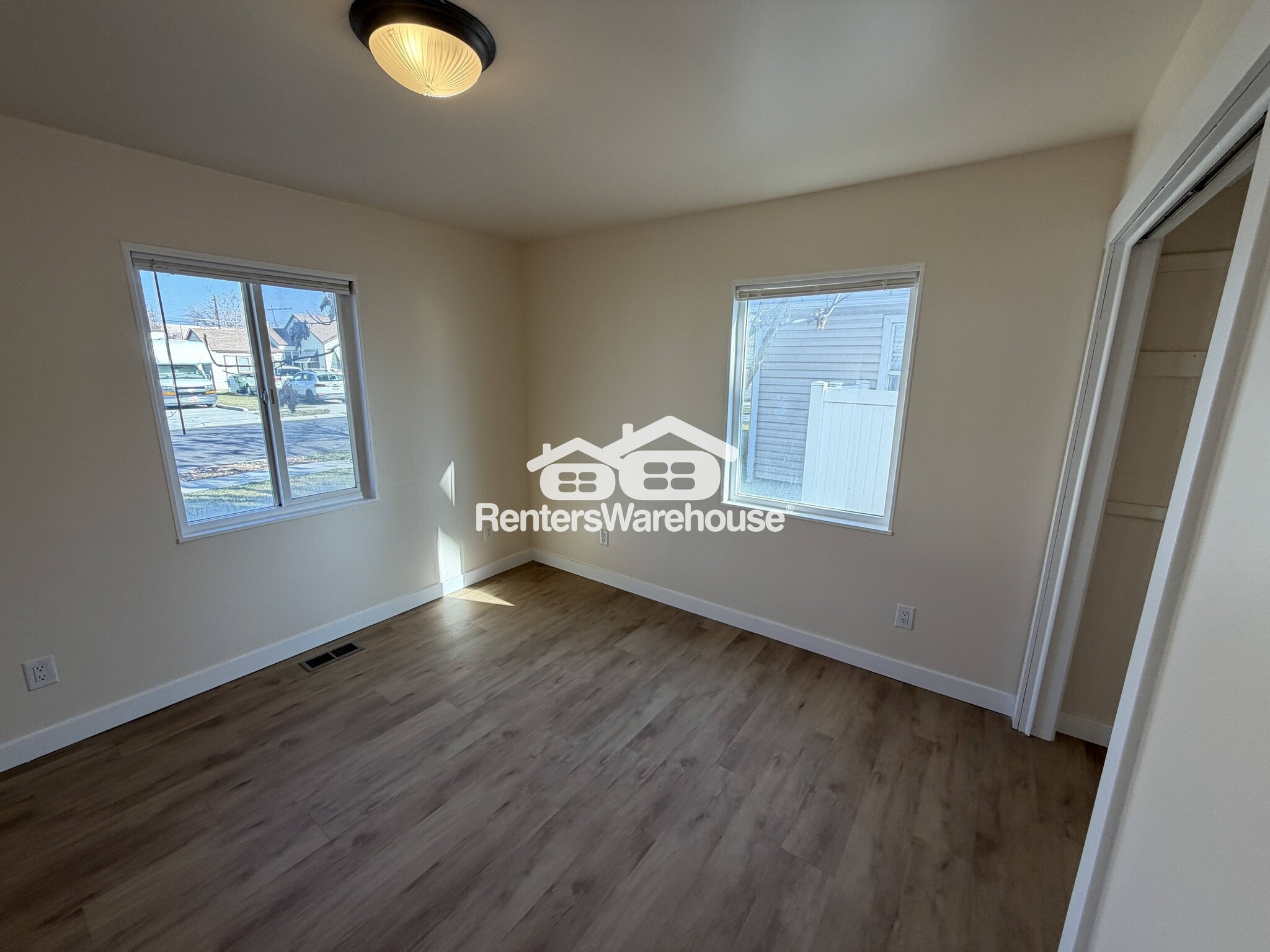 Building Photo - 318 E Oakland Ave