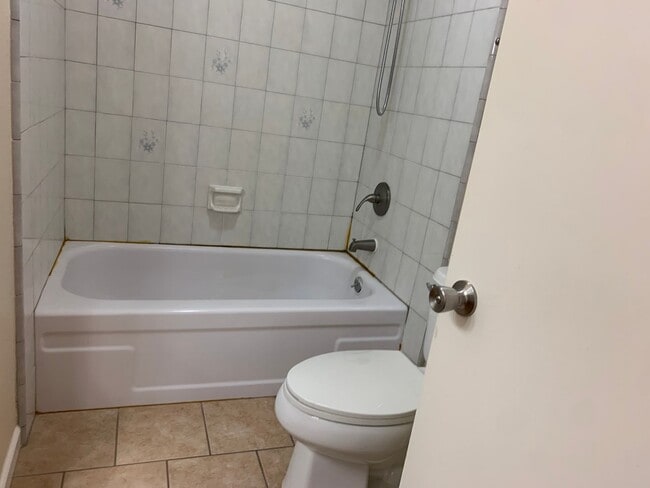 Building Photo - Adorable well maintained 3 bedroom 2 bath ...