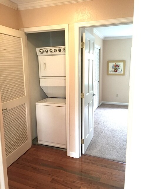 Stacked W/D upstairs between bedrooms - 6531 Deane Hill Dr