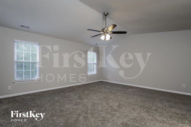 Building Photo - 612 Brassfield Dr