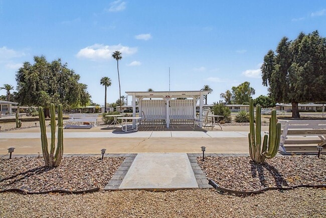 Building Photo - 10606 W Oakmont Dr