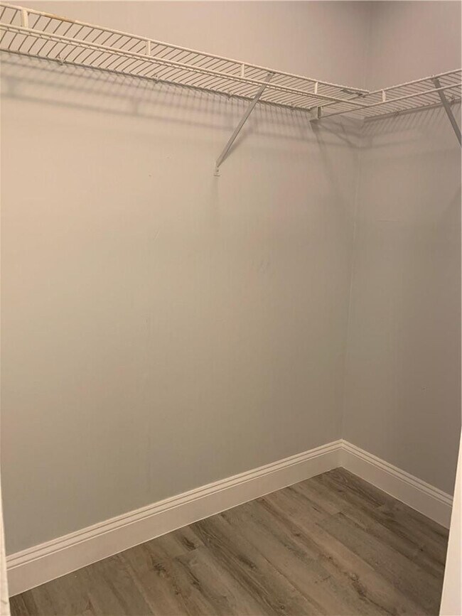 Building Photo - 520 SE 5 Ave