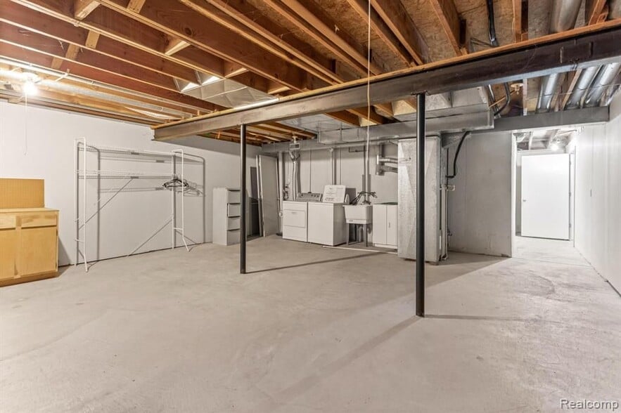 Building Photo - 644 Ashley Cir E