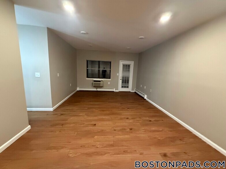 Building Photo - 757 Highland Ave