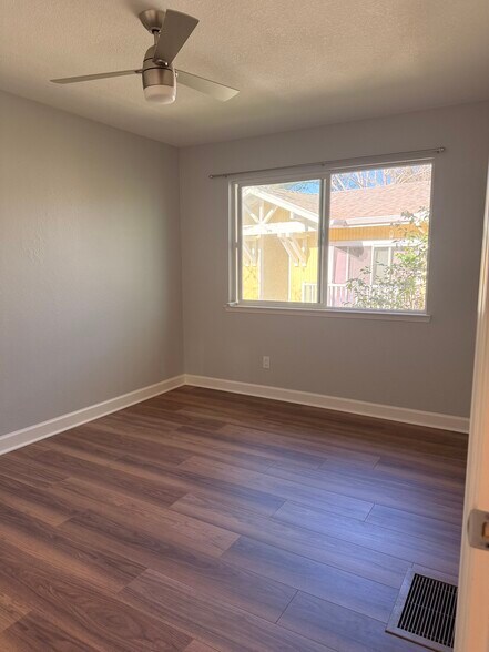 Building Photo - 755 14th Ave