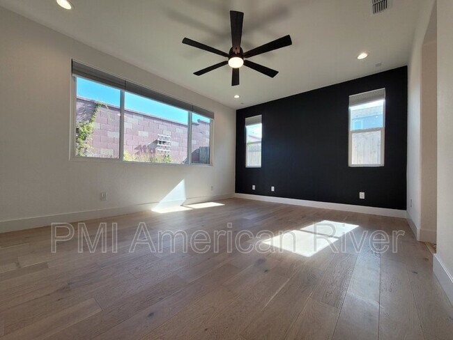 Building Photo - 12773 Tower Beach Way