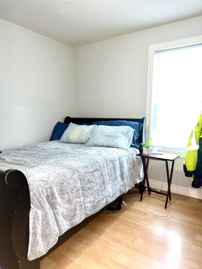 Building Photo - 329 Plainfield St