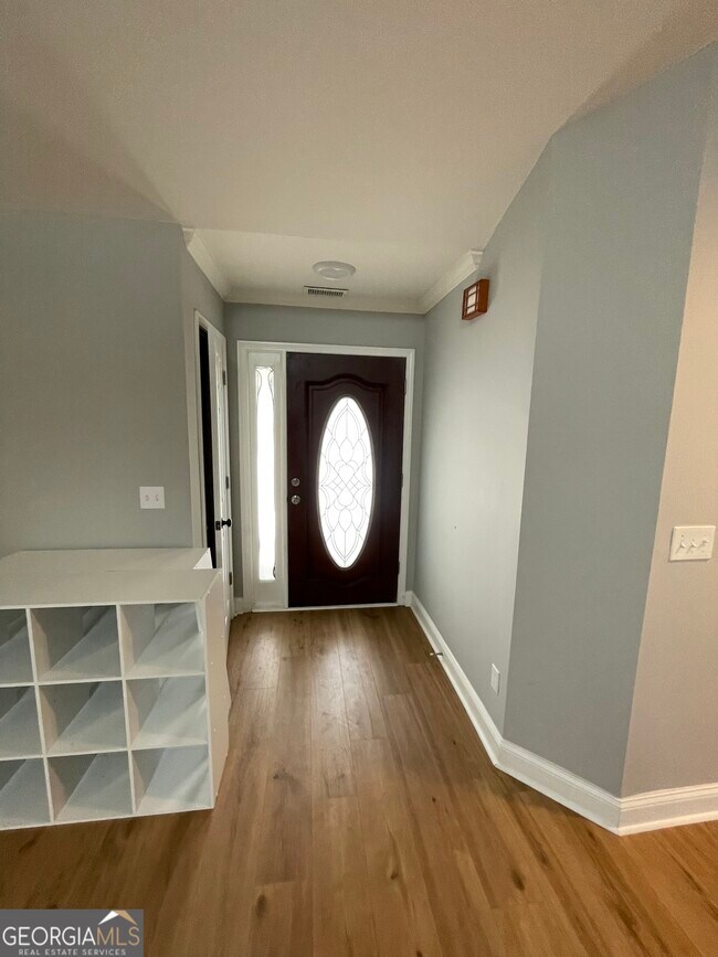 Building Photo - 907 Downing Dr