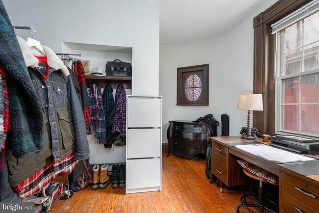 Building Photo - 239 Race St