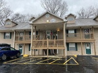 Building Photo - Lake view / Fully furnished town house