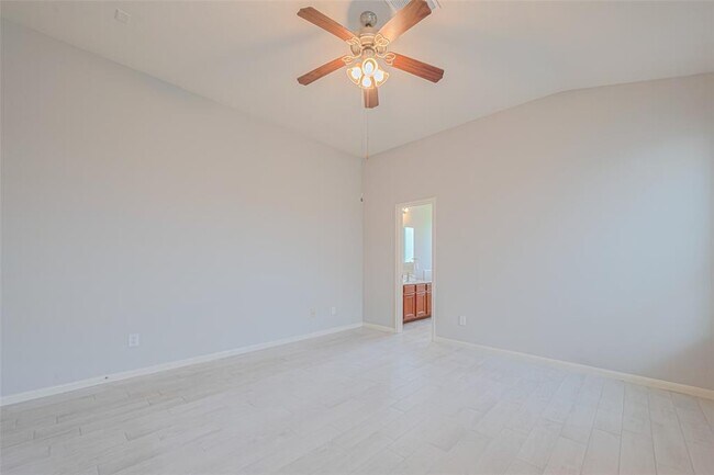 Building Photo - 2502 Oakthorn Ct