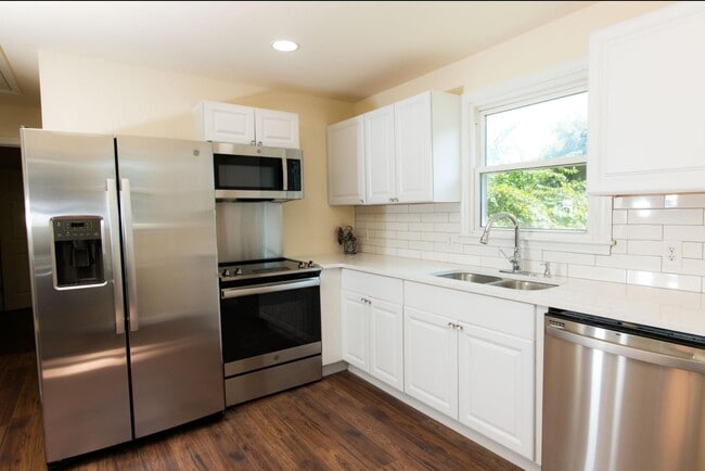 Kitchen - 2226 Cruzen St